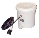 4 liter beholder med flottør. Standard 3/4" krantilkobling og 5mm (3/16") slangeuttak